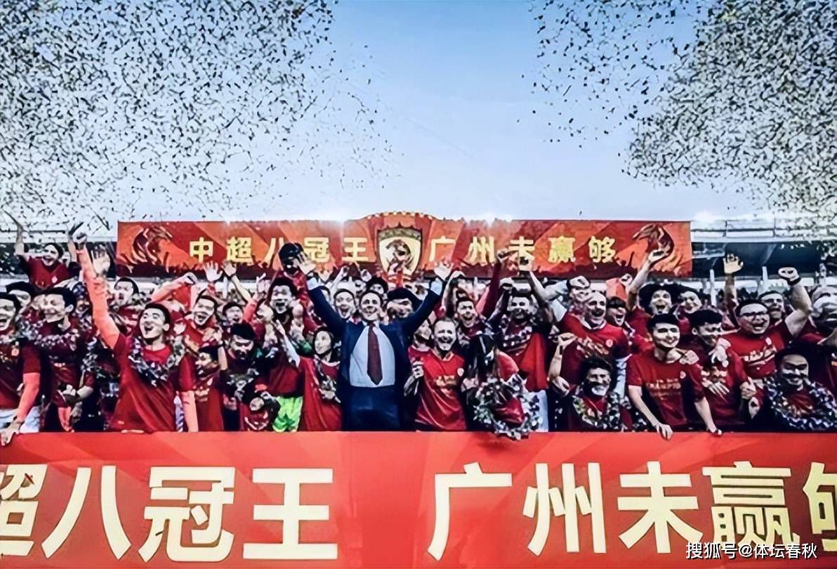 布坎南是一名加拿大边锋，本赛季至今为布鲁日出战20场比赛，贡献3粒进球和4次助攻，德转身价800万欧元。